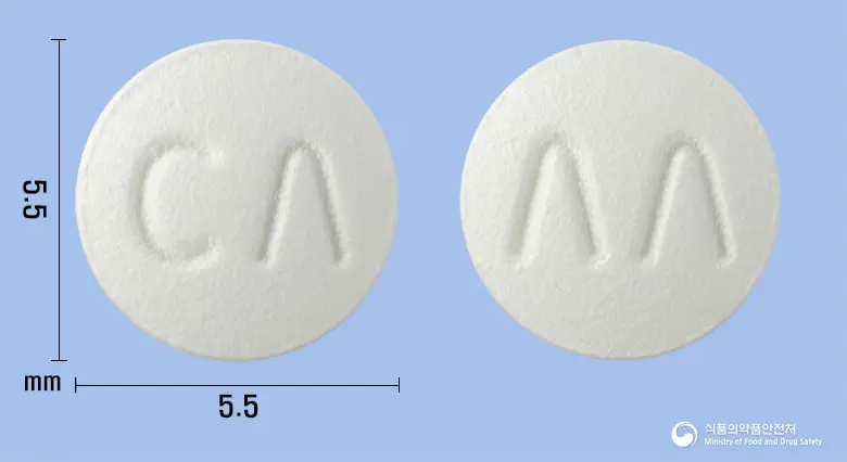 아바큐정10mg(아토르바스타틴칼슘수화물) 앞뒤 사진 (흰색 원형, 각인 CΛ / ΛΛ)