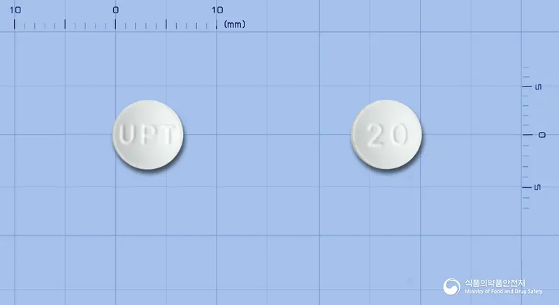 유니피토정20밀리그램(아토르바스타틴칼슘삼수화물) 앞뒤 사진 (흰색 원형, 각인 UPT / 20)