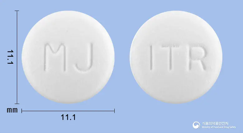 더이트라정(이트라코나졸고체분산체) 앞뒤 사진 (흰색 원형, 각인 MJ / ITR)