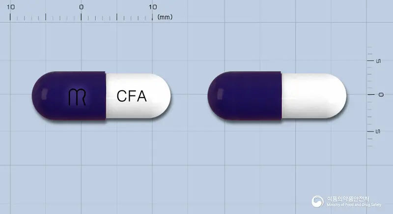 미래세파클러캡슐(세파클러수화물) 앞뒤 사진 (보라색 캡슐, 각인 CFA)