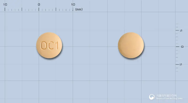 올메자이드정20/12.5mg(올메사르탄메독소밀,히드로클로로티아지드) 앞뒤 사진 (주황색 원형, 각인 OC1)