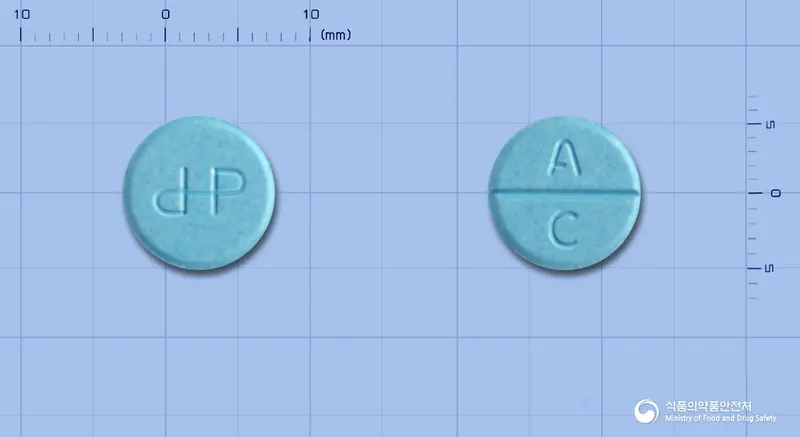 대화아시클로버정 앞뒤 사진 (파란색 원형, 각인 A C)