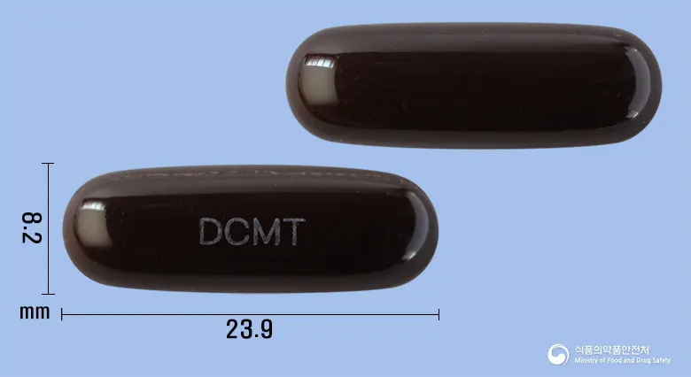 마그토닉연질캡슐 앞뒤 사진 (빨간색 캡슐, 각인 DCMT)
