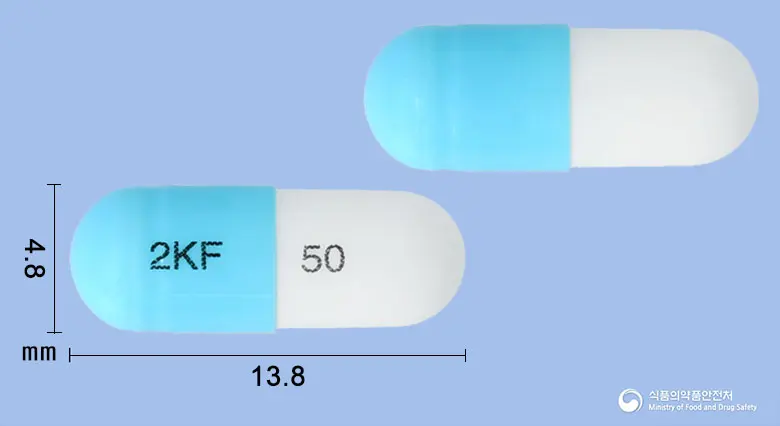 파메졸캡슐50밀리그램(플루코나졸) 앞뒤 사진 (파란색 캡슐, 각인 2KF 50)