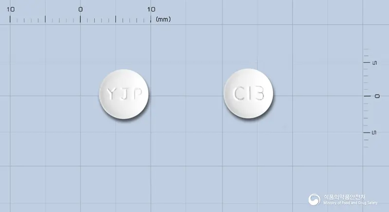 올메칸정10밀리그램(올메사탄메독소밀) 앞뒤 사진 (흰색 원형, 각인 YJP / C13)