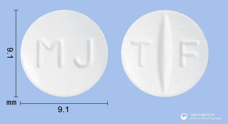 터핀엠정(테르비나핀염산염) 앞뒤 사진 (흰색 원형, 각인 MJ / T F)