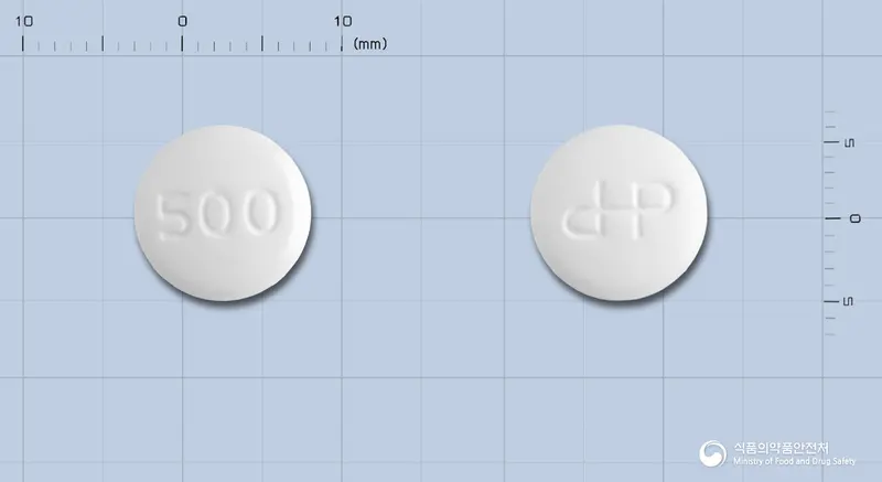 메트레닌정(메트포르민염산염) 앞뒤 사진 (흰색 원형, 각인 500)