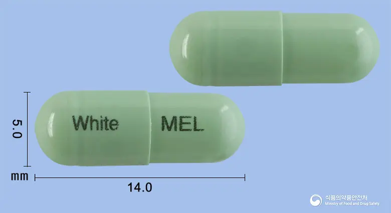 이콕스캡슐7.5밀리그램(멜록시캄) 앞뒤 사진 (연두색 캡슐, 각인 White MEL)