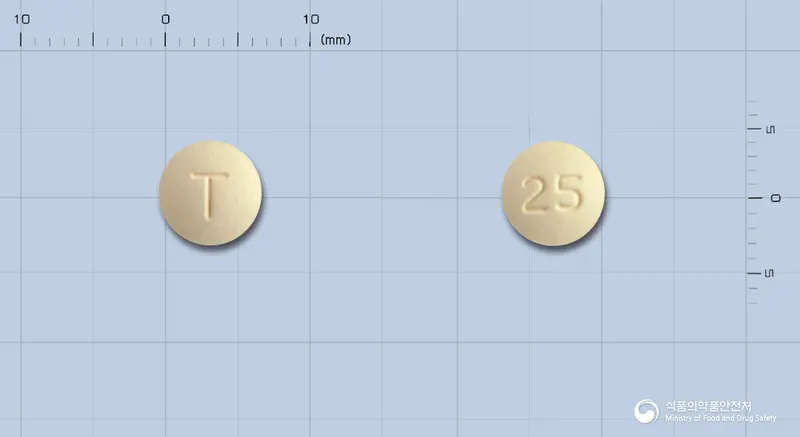 트락손정25밀리그램(날트렉손염산염) 앞뒤 사진 (노란색 원형, 각인 T / 25)