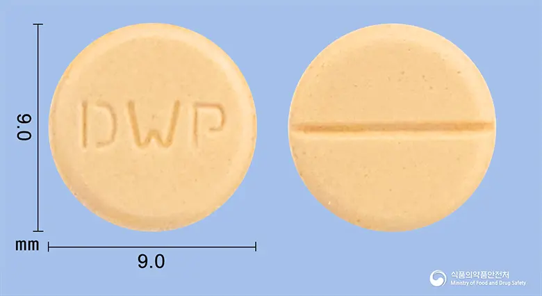 뮤리나제정(스트렙토키나제·스트렙토도르나제) 앞뒤 사진 (분홍색 원형, 각인 DWP)