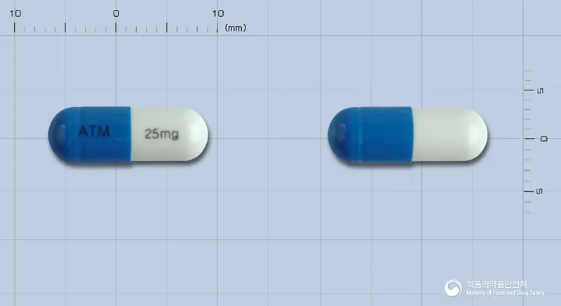 아토목신캡슐25밀리그램(아토목세틴염산염) 앞뒤 사진 (파란색 캡슐, 각인 ATM 25mg)