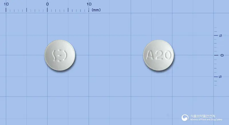 아토르정20밀리그램(아토르바스타틴칼슘삼수화물) 앞뒤 사진 (흰색 원형, 각인 A20)