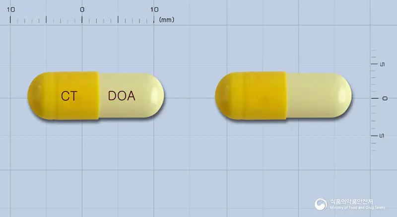 디스테린캡슐(디아세레인) 앞뒤 사진 (노란색 캡슐, 각인 CT DOA)