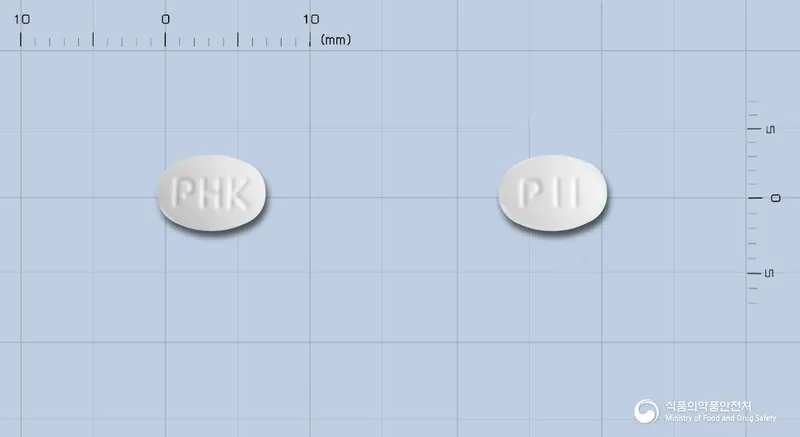코티론정(메틸프레드니솔론) 앞뒤 사진 (흰색 타원형, 각인 PHK / P11)