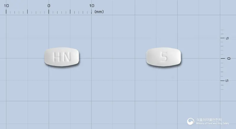 부스원정5mg(부스피론염산염) 앞뒤 사진 (흰색 타원형, 각인 HN / 5)