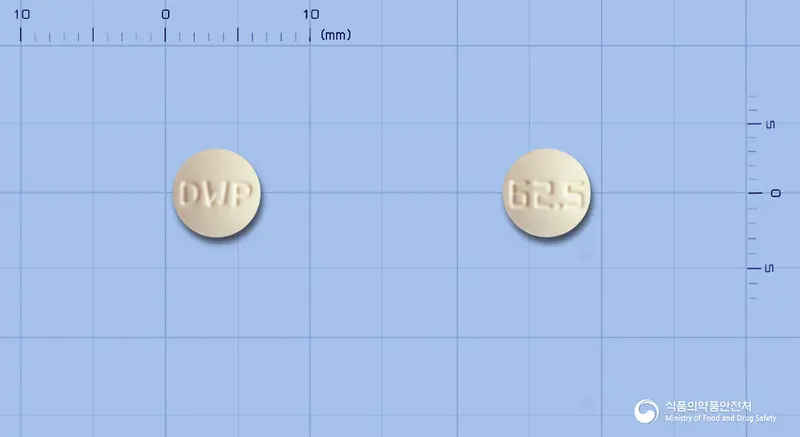 트라시스타정62.5mg(보센탄수화물) 앞뒤 사진 (노란색 원형, 각인 DWP / 62.5)