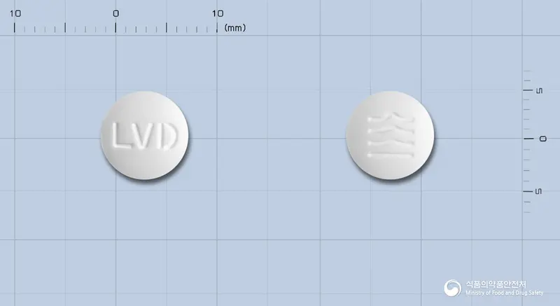 바이투스정(레보드로프로피진) 앞뒤 사진 (흰색 원형, 각인 LVD)