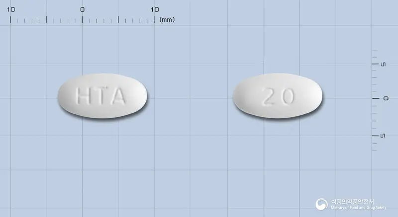 휴텍스아토르바스타틴정20mg(아토르바스타틴칼슘삼수화물) 앞뒤 사진 (흰색 타원형, 각인 HTA / 20)