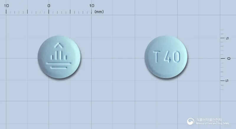 지오트립정40밀리그램(아파티닙이말레산염) 앞뒤 사진 (파란색 원형, 각인 T40)