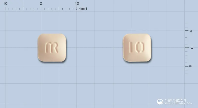 루카레어정10밀리그램(몬테루카스트나트륨) 앞뒤 사진 (분홍색 사각형, 각인 10)