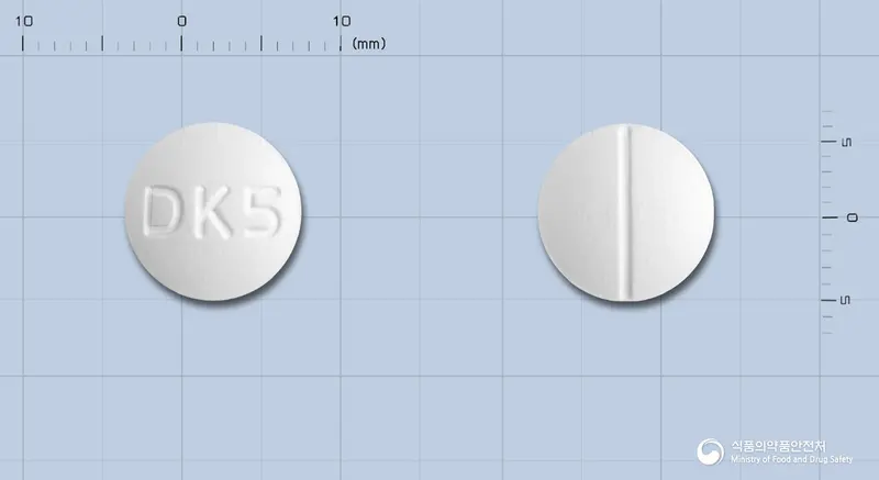 다이아민정500mg(메트포르민염산염) 앞뒤 사진 (흰색 원형, 각인 DK5)