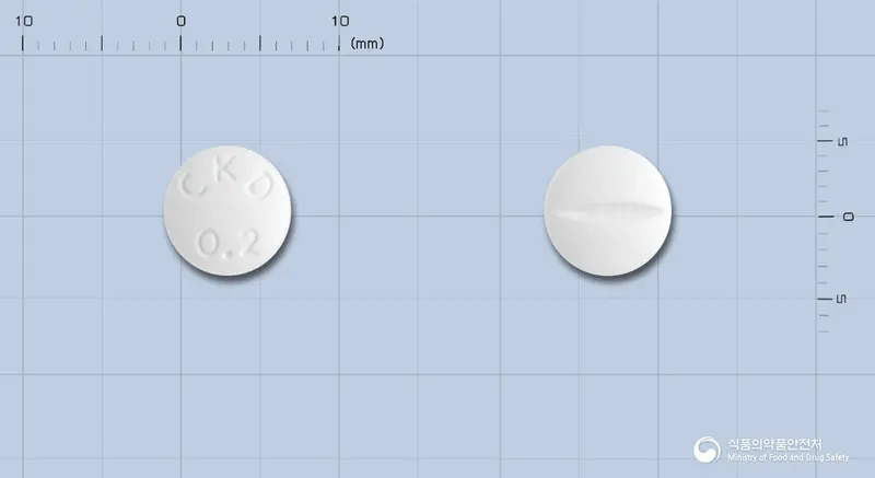 디튜린정0.2밀리그램(데스모프레신아세트산염) 앞뒤 사진 (흰색 원형, 각인 CKD0.2)