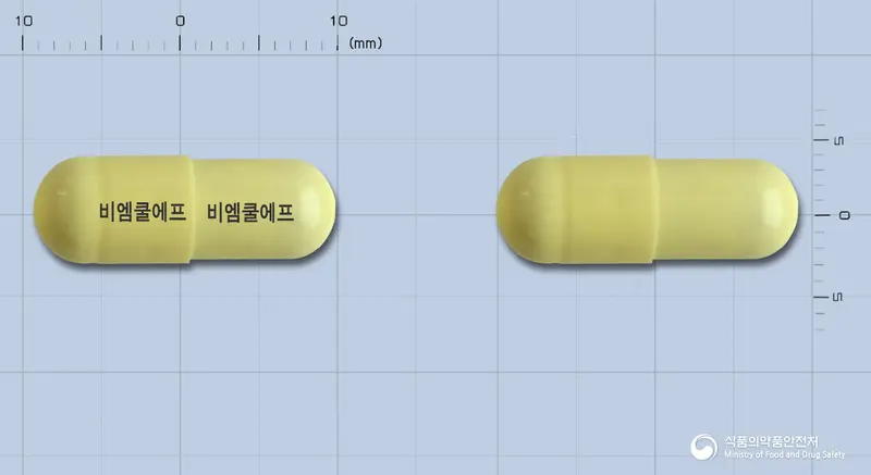 비엠쿨에프캡슐 앞뒤 사진 (노란색 캡슐, 각인 비엠쿨에프 비엠쿨에프)