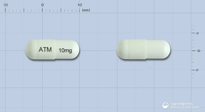 아토목신캡슐10밀리그램(아토목세틴염산염) 앞뒤 사진 (흰색 캡슐, 각인 ATM 10mg)