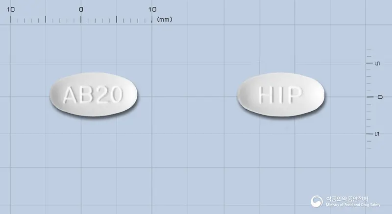 아바틴정20mg(아토르바스타틴칼슘삼수화물) 앞뒤 사진 (흰색 타원형, 각인 AB20 / HIP)