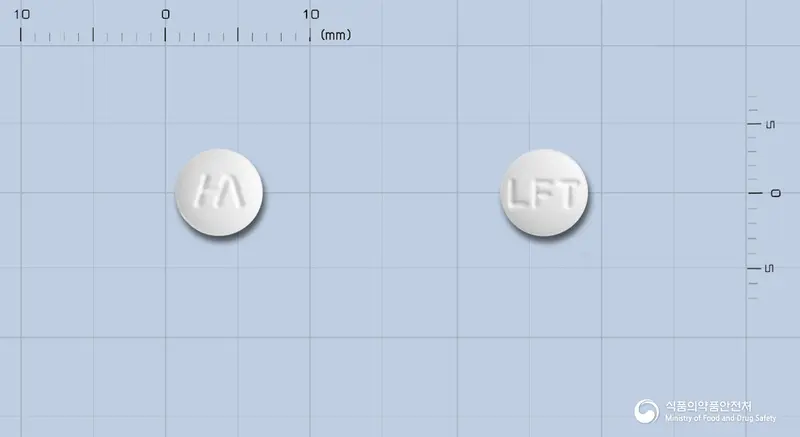 라토가정10밀리그램(라푸티딘) 앞뒤 사진 (흰색 원형, 각인 LFT)