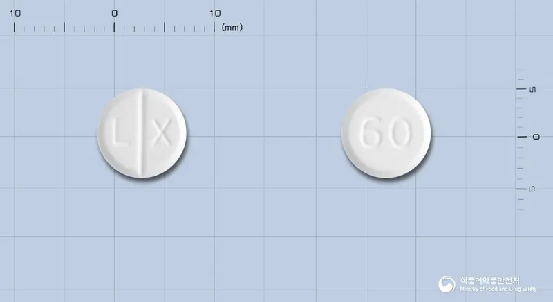 비씨록소프로펜나트륨수화물정 앞뒤 사진 (흰색 원형, 각인 L X / 60)