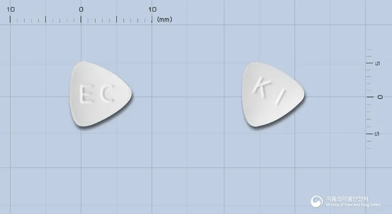 바라카비어정0.5밀리그램(엔테카비르) 앞뒤 사진 (흰색 삼각형, 각인 EC / KI)