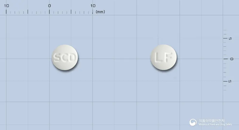 라스틴정(라푸티딘) 앞뒤 사진 (흰색 원형, 각인 SCD / LF)