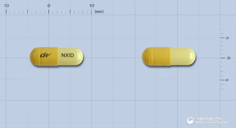 니지시드캡슐150mg(니자티딘) 앞뒤 사진 (갈색 캡슐, 각인 NXID)