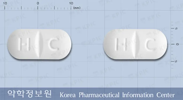 엠티콜론정 앞뒤 사진 (흰색 장방형, 각인 H C / H C)