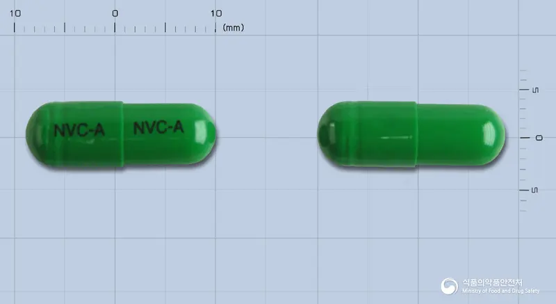 네버콜에프캡슐 앞뒤 사진 (초록색 캡슐, 각인 NVC-A NVC-A)