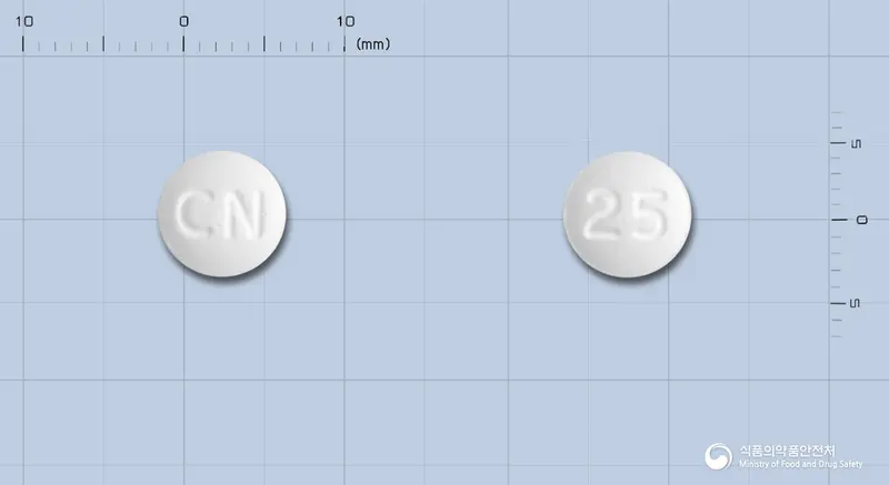 마이그리진정(신나리진) 앞뒤 사진 (흰색 원형, 각인 CN / 25)