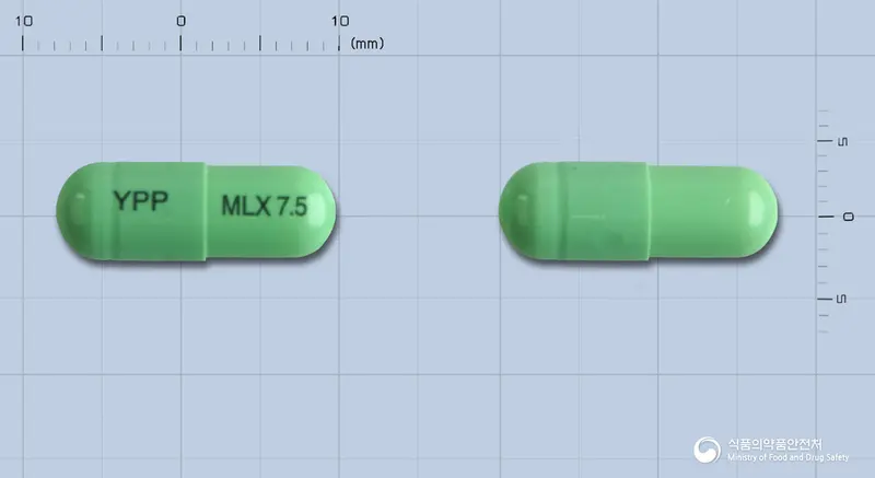 모빅스캄캡슐(멜록시캄) 앞뒤 사진 (연두색 캡슐, 각인 YPP MLX7.5)