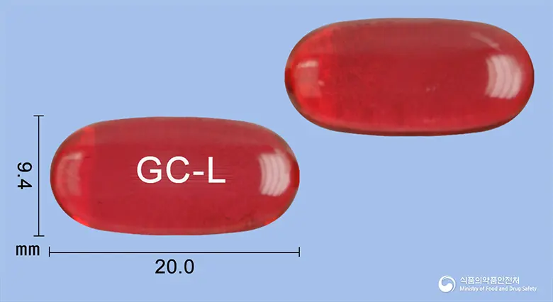 그린콜샷리퀴드연질캡슐 앞뒤 사진 (빨간색·투명 캡슐, 각인 GC-L)