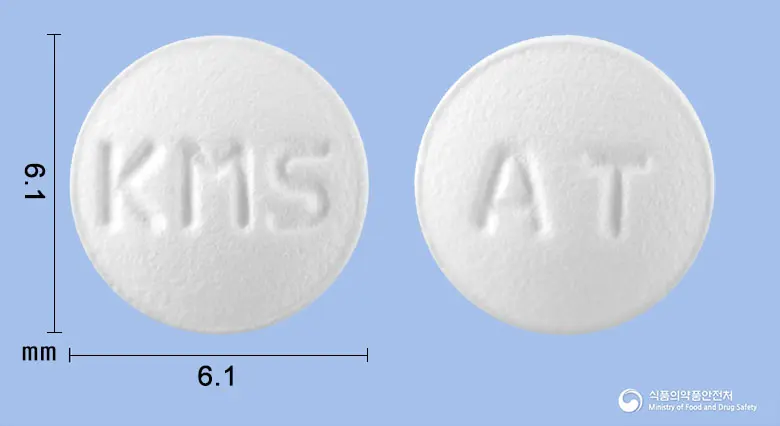 아토스포정10mg(아토르바스타틴칼슘삼수화물) 앞뒤 사진 (흰색 원형, 각인 KMS / AT)