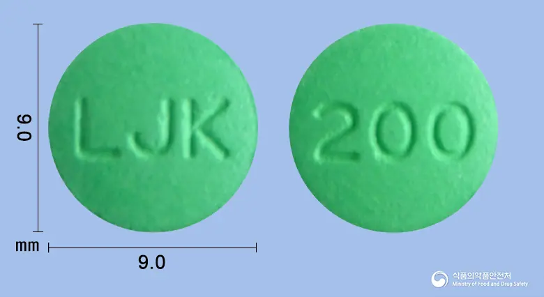 씨가메트정(시메티딘) 앞뒤 사진 (초록색 원형, 각인 LJK / 200)