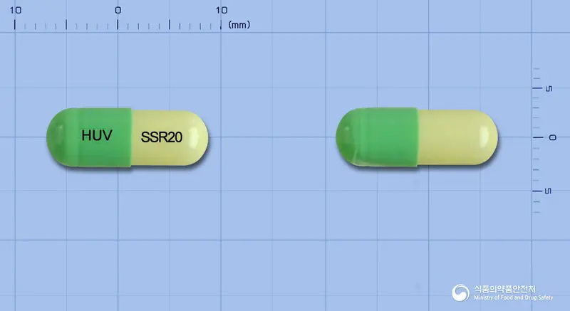 프로세틴캡슐20mg(플루옥세틴염산염) 앞뒤 사진 (초록색 캡슐, 각인 HUV SSR20)