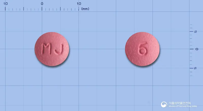 에스클로버정(건조레드클로버엑스) 앞뒤 사진 (분홍색 원형, 각인 MJ / 6)