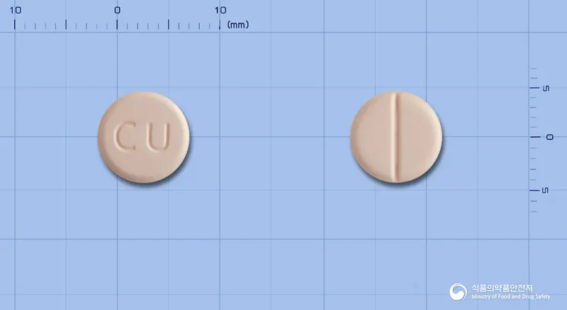 큐나제정(스트렙토키나제·스트렙토도르나제) 앞뒤 사진 (분홍색 원형, 각인 CU)