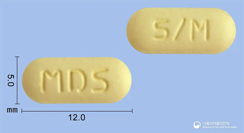 메디셋세미정 앞뒤 사진 (노란색 장방형, 각인 MDS / S/M)