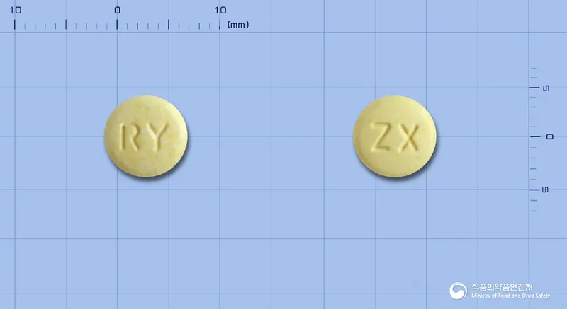 유로지트엑스엘정(알푸조신염산염) 앞뒤 사진 (노란색 원형, 각인 RY / ZX)