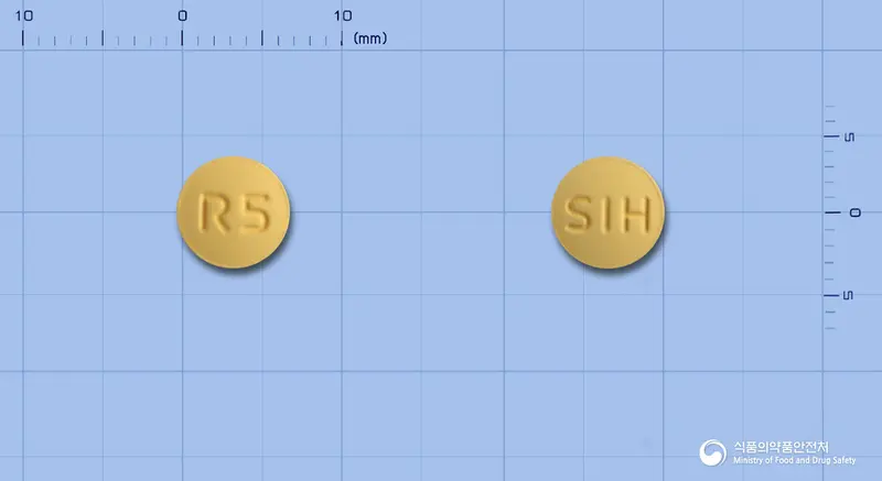 하이엘정5밀리그램(로수바스타틴칼슘) 앞뒤 사진 (주황색 원형, 각인 R5 / SIH)
