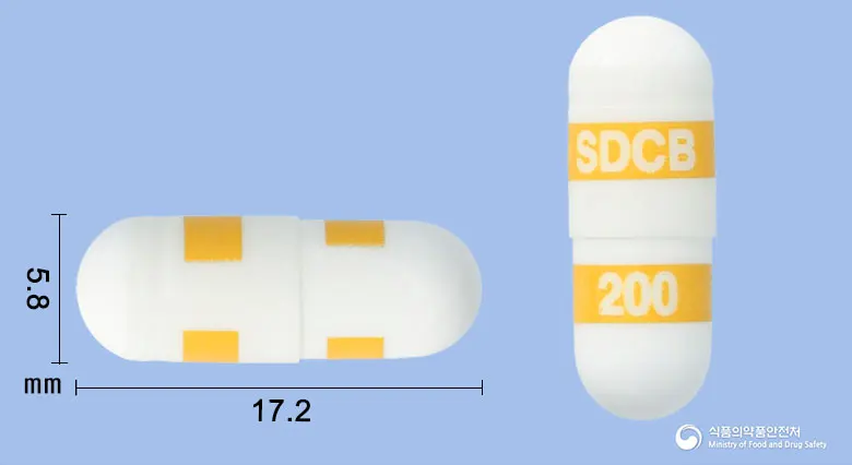 쎌레코캡슐200밀리그램(세레콕시브) 앞뒤 사진 (흰색·노란색 캡슐, 각인 SDCB 200)