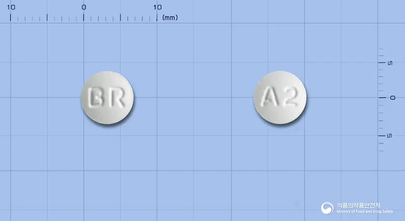 리피산트정20밀리그램(아토르바스타틴칼슘삼수화물) 앞뒤 사진 (흰색 원형, 각인 BR / A2)