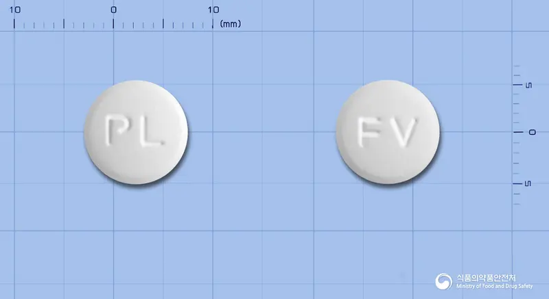 팜로바정250밀리그램(팜시클로비르) 앞뒤 사진 (흰색 원형, 각인 PL / FV)